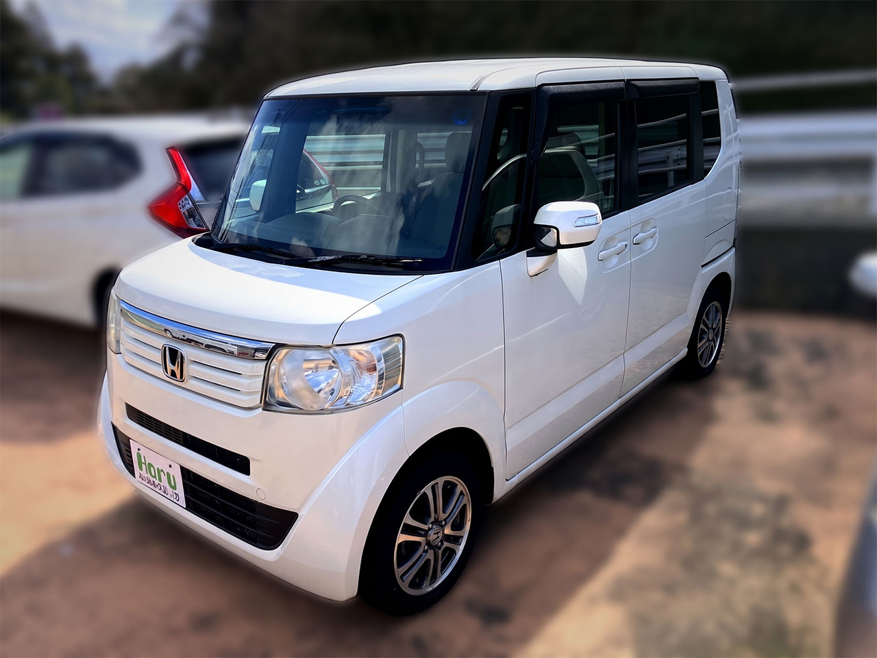白いホンダの軽自動車